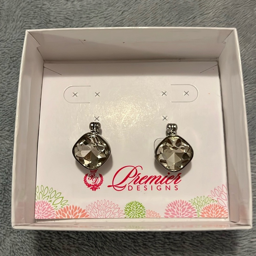 Premier Designs Clip On Earrings